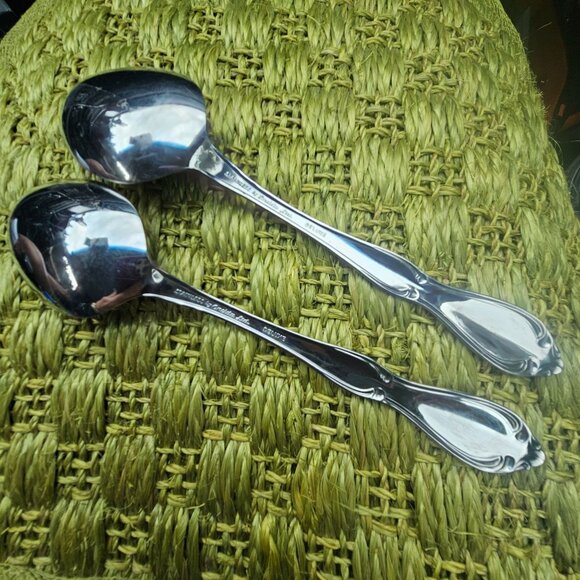 2 Oneida Strathmore Serving Spoons 8.5" stainless scrolls classic romantic - Picture 4 of 7